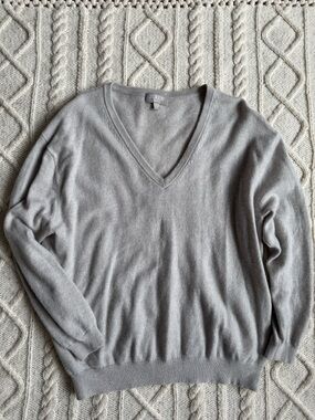 J. Crew Cashmere Relaxed V-Neck Sweater, Size SM, Color Heather Fog (Light Grey)